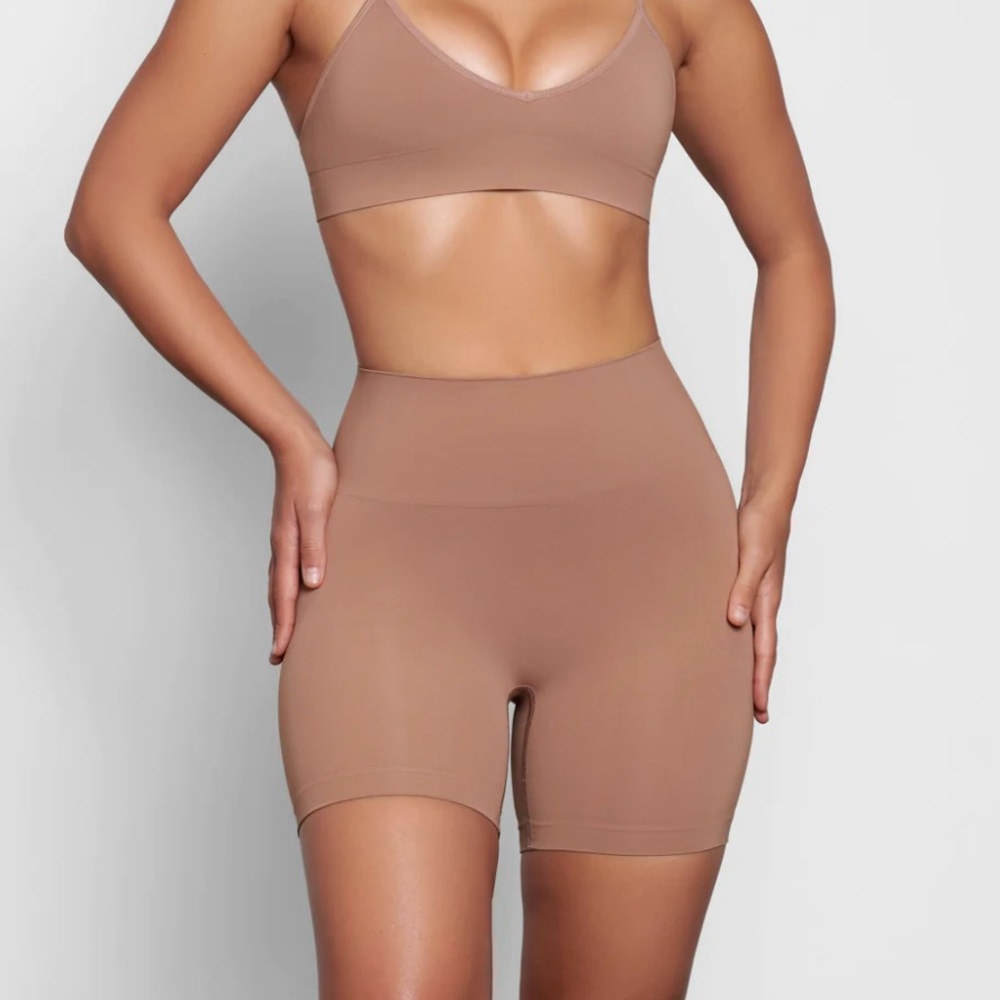 SKIMS Soft Smoothing Short in Desert, size 2X